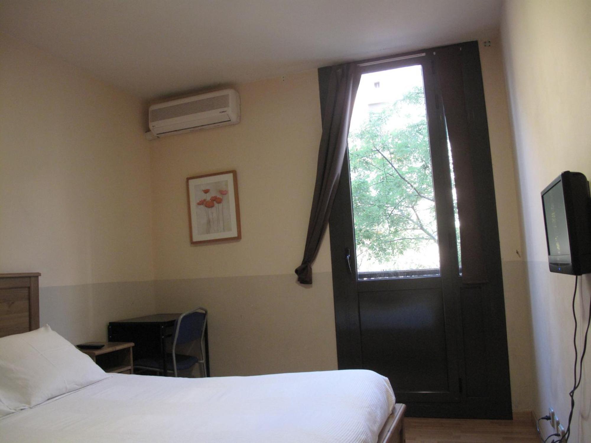 Hostal Lk Barcelona — Fotos 1
